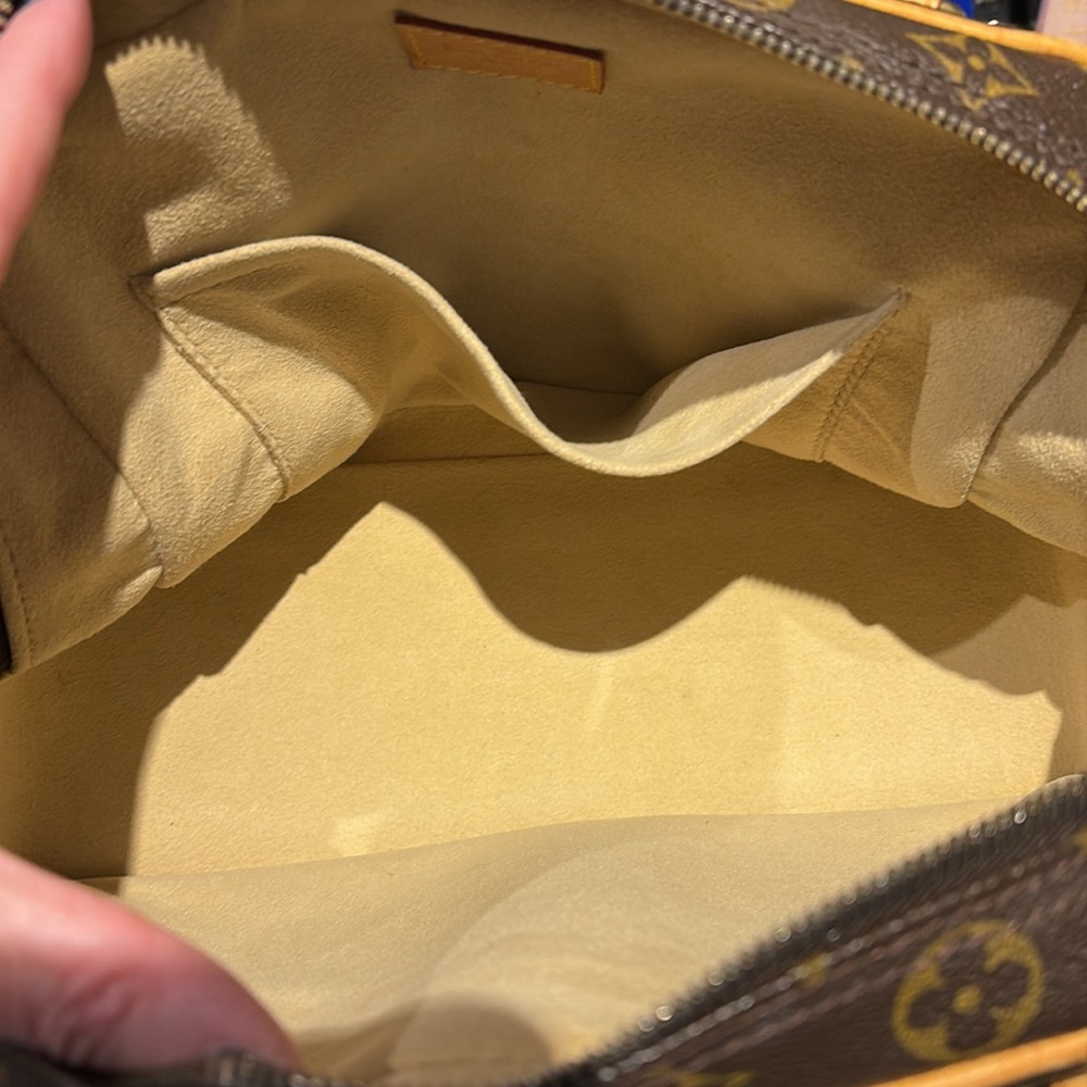 EUC Louis Vuitton Manhattan PM Monogram 👜 handbag with lock and key #314 - Picture 9 of 16